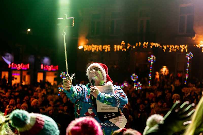 Crowds gather for lights switch on in Horsforth