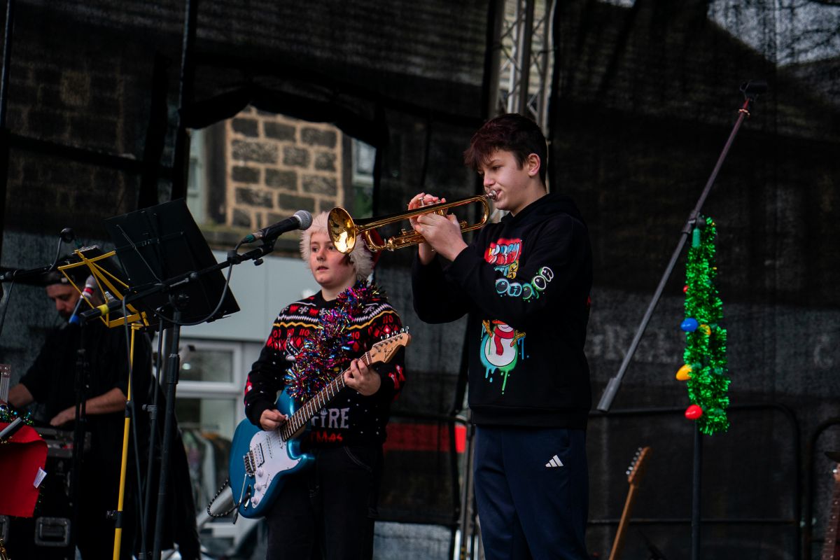 Horsforth Christmas lights switch on 2025