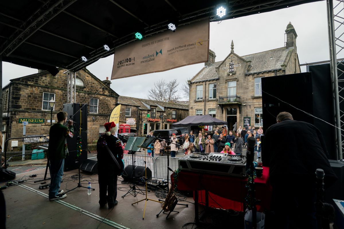 Horsforth Christmas lights switch on 2025