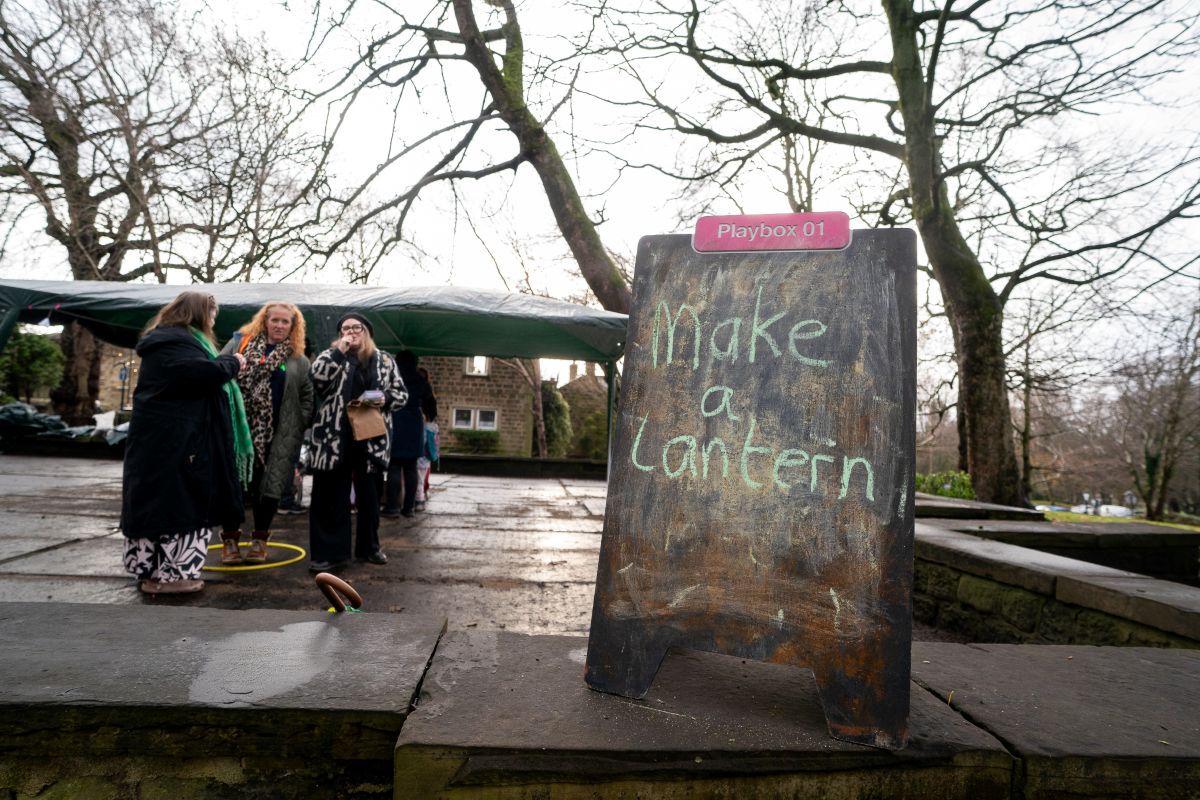 Horsforth Christmas lights switch on 2025